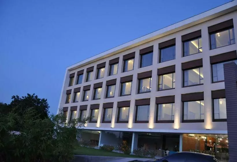 Pride Biznotel Manjusar Vadodara Near Sokhda Lake