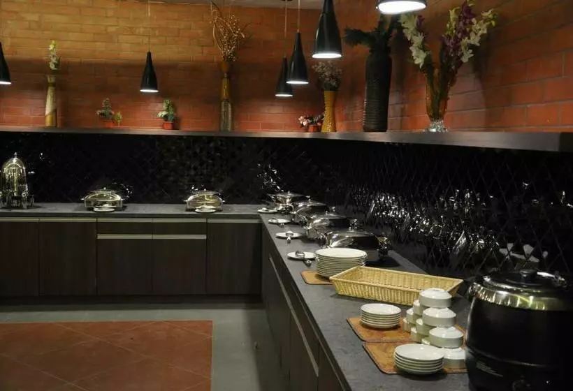 Pride Biznotel Manjusar Vadodara Near Sokhda Lake