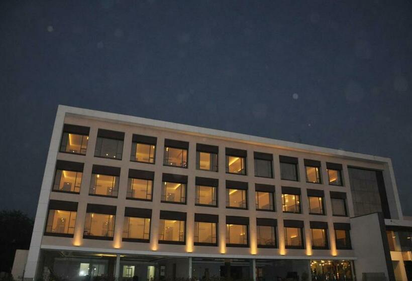 Pride Biznotel Manjusar Vadodara Near Sokhda Lake