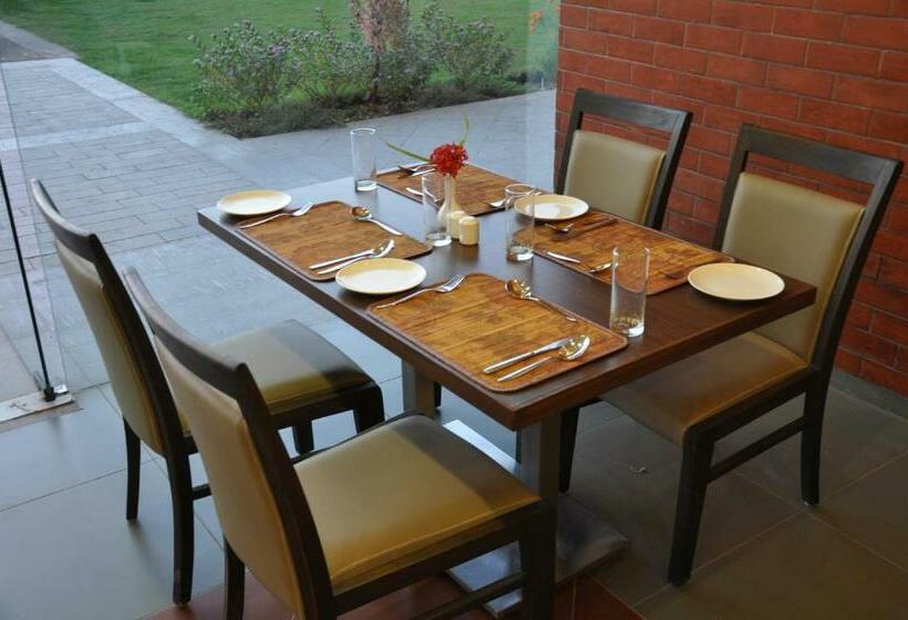 Pride Biznotel Manjusar Vadodara Near Sokhda Lake