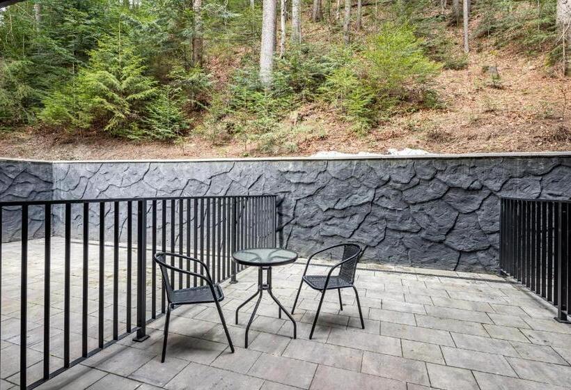 Wood Hotel Resort & Spa