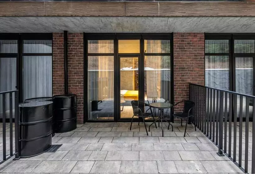 Wood Hotel Resort & Spa