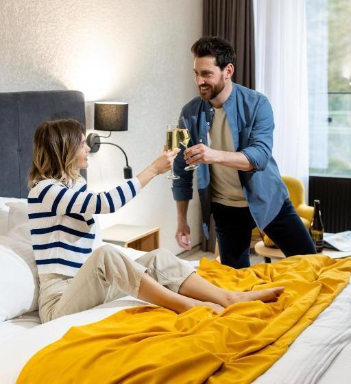 Wood Hotel Resort & Spa