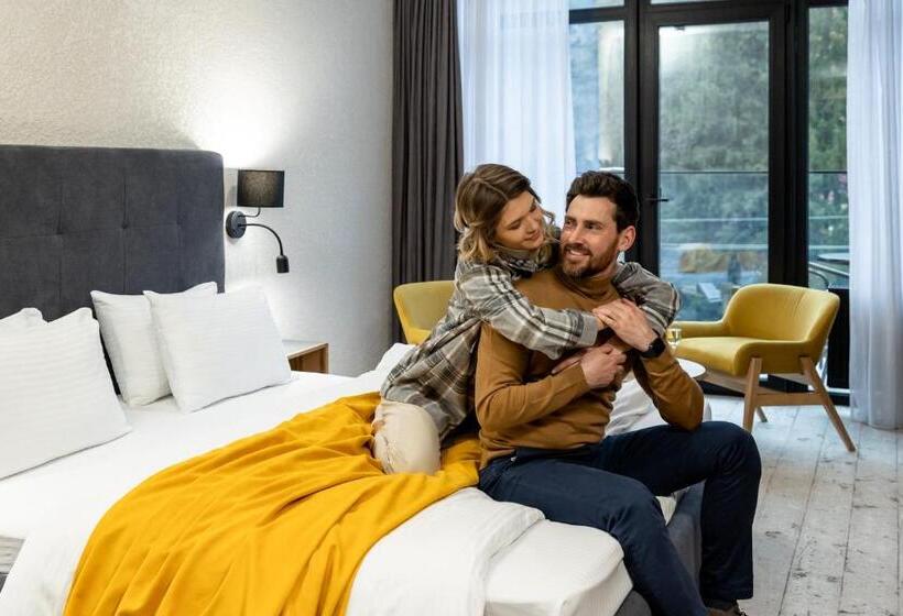 Wood Hotel Resort & Spa