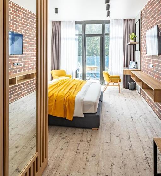 Wood Hotel Resort & Spa