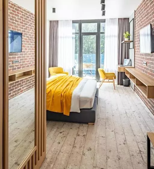 Wood Hotel Resort & Spa