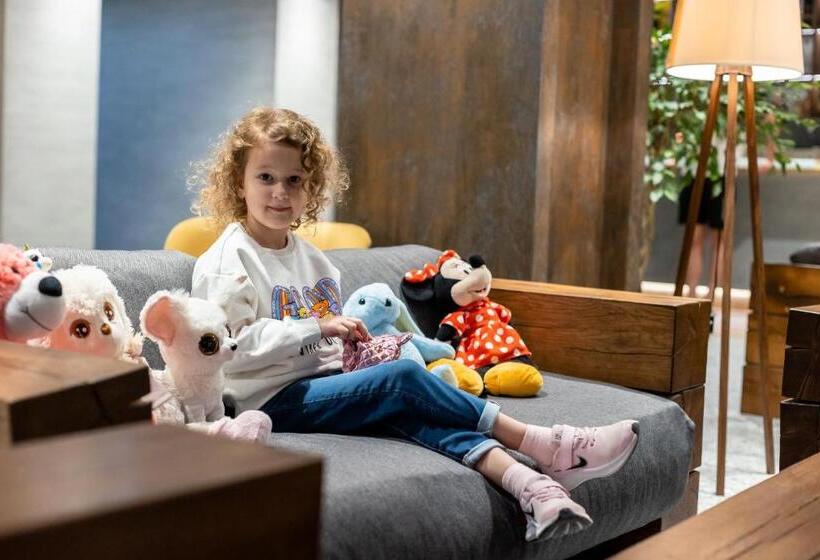 Wood Hotel Resort & Spa