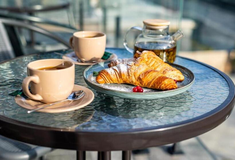 Wood Hotel Resort & Spa