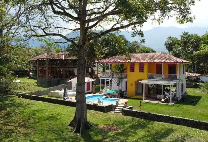 ベッドアンドブレックファースト Casa Etnika