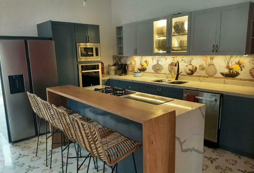 Bed and Breakfast Casa Etnika