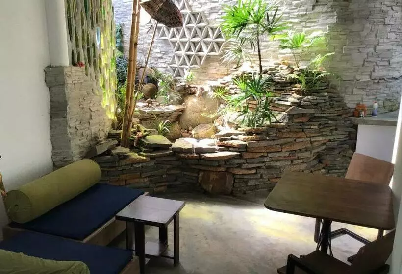 Thelakehostel