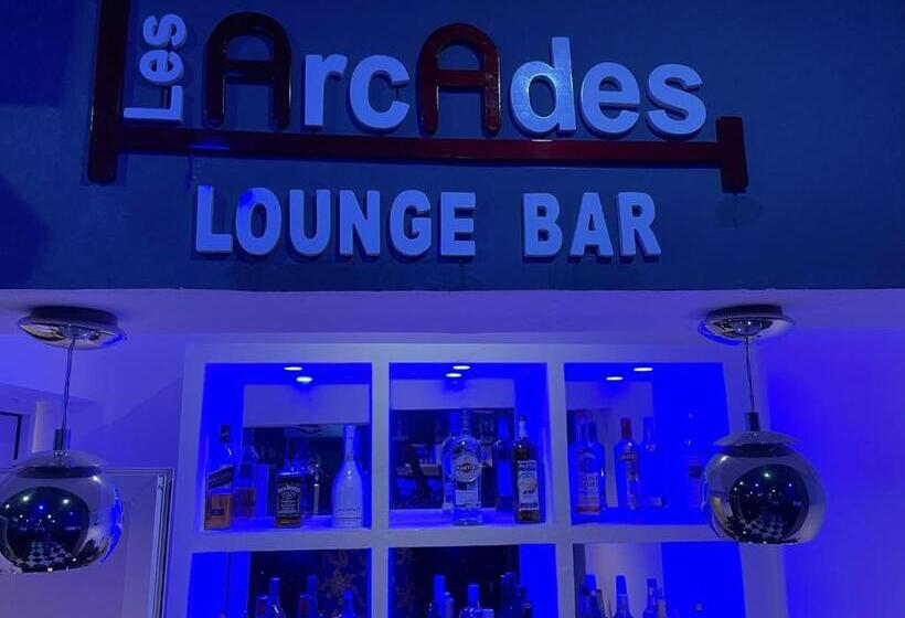 هتل Les Arcades