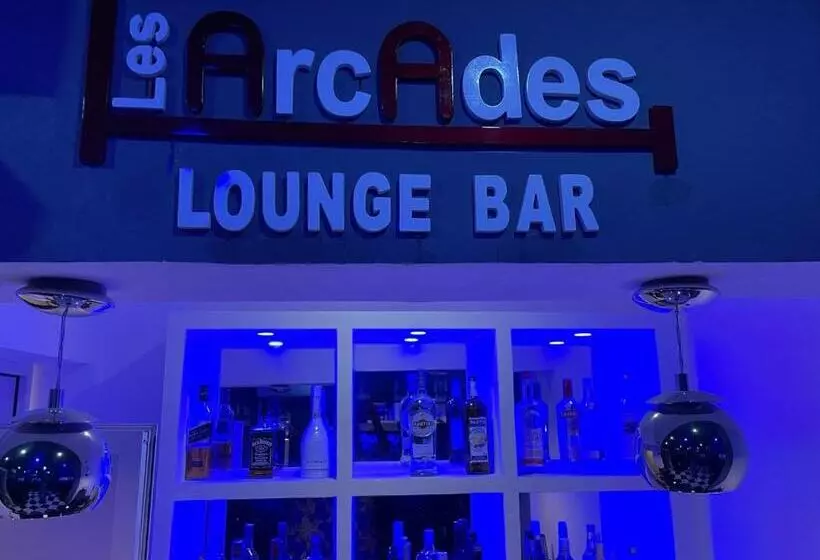 هتل Les Arcades