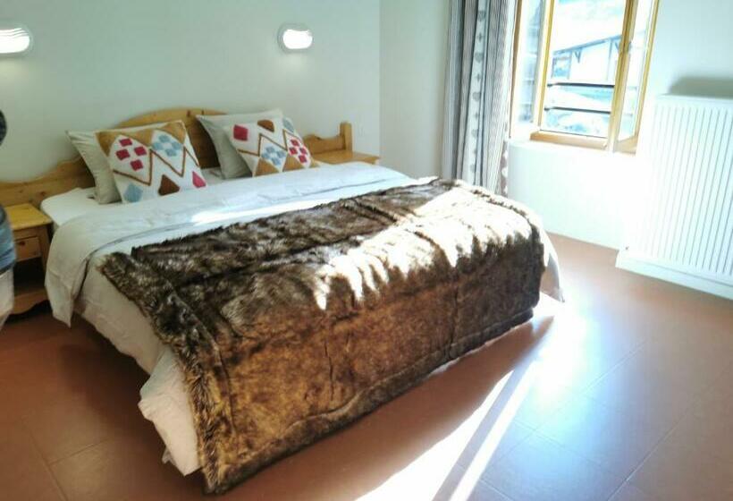 Отель Auberge Du Freney