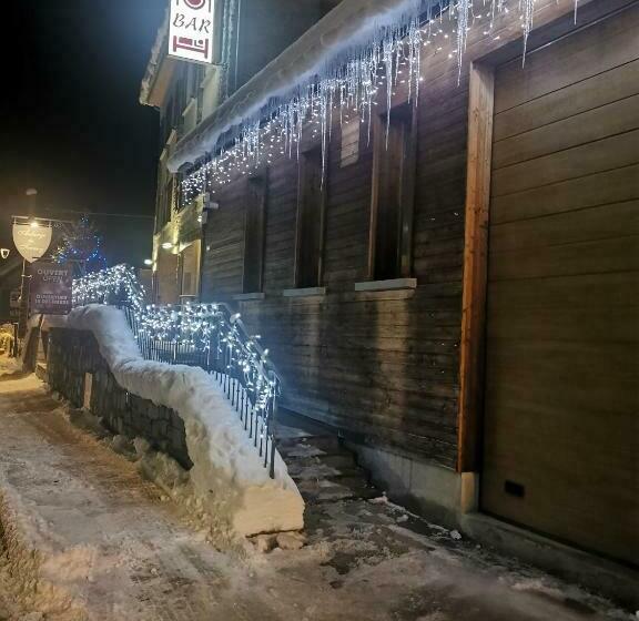 Отель Auberge Du Freney
