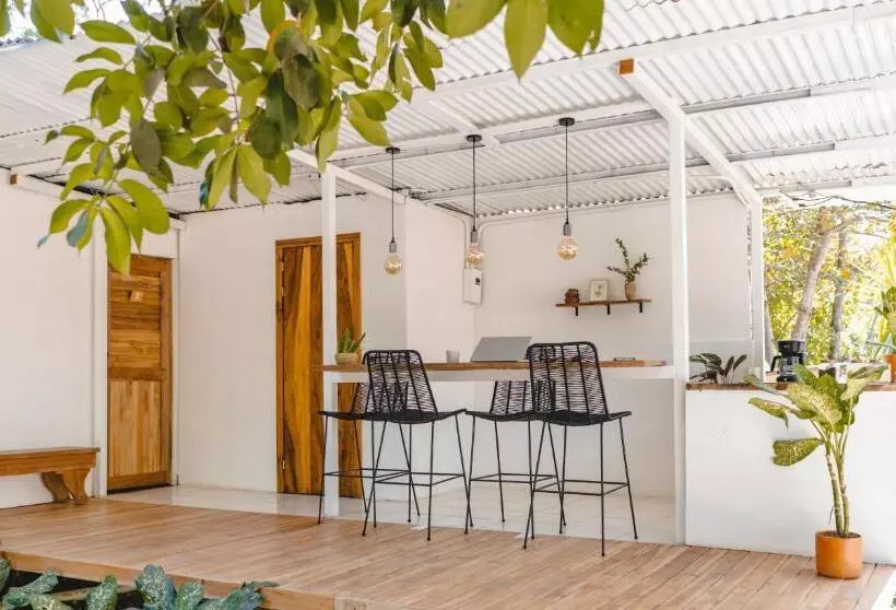 ペンション Cuatro Vientos Lodge & Apartments