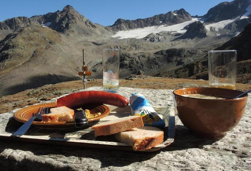 ユースホステル Familiehotel La Randulina