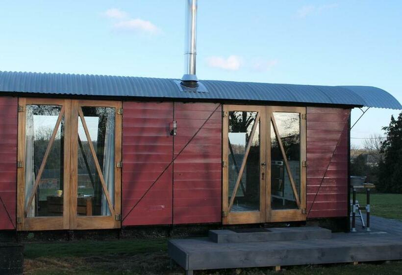 فندق Off The Rails