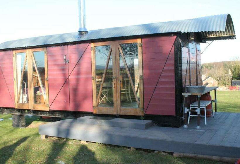 فندق Off The Rails