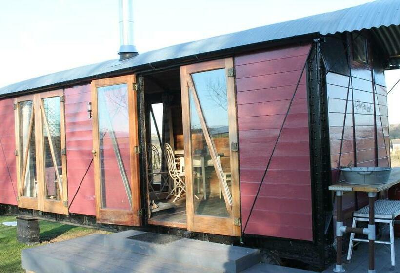 فندق Off The Rails