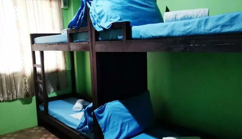 پانسیون In N Out Hostel