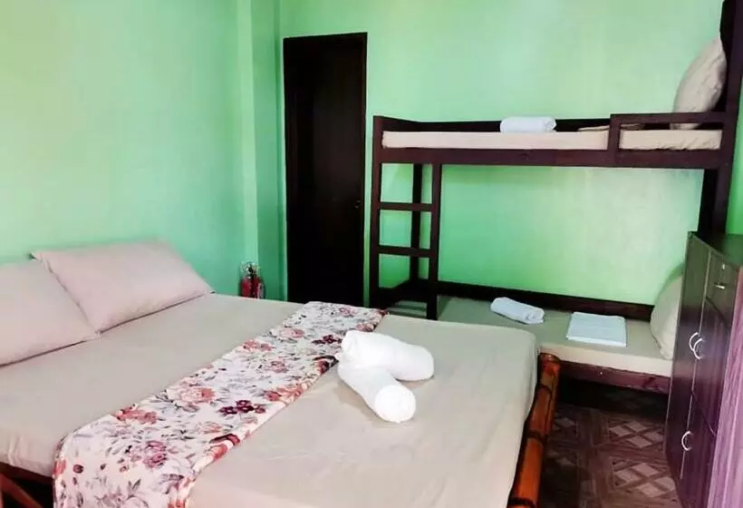پانسیون In N Out Hostel