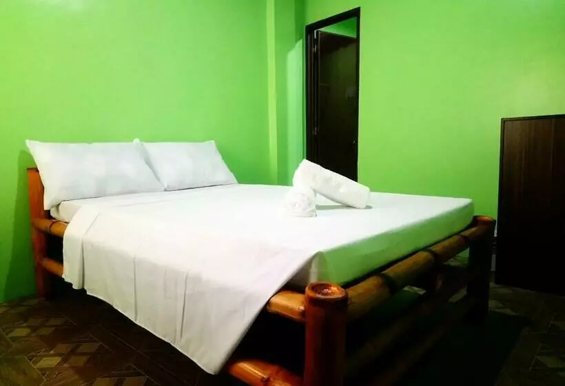 پانسیون In N Out Hostel