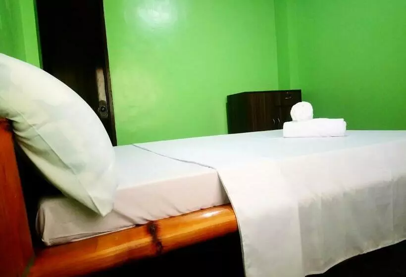 پانسیون In N Out Hostel