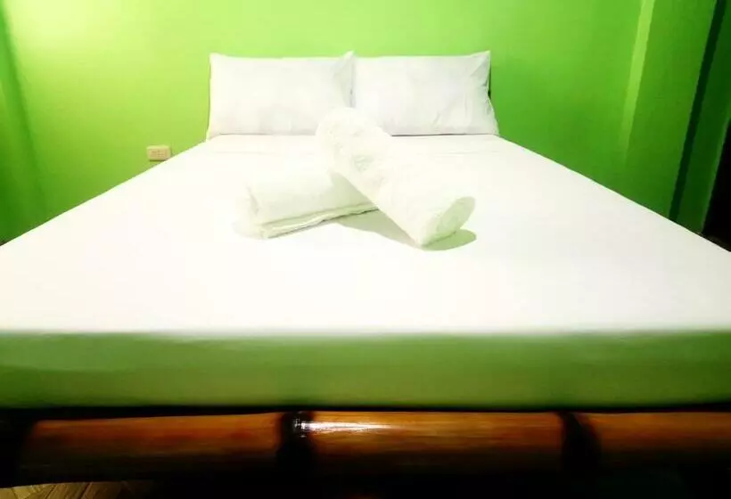 پانسیون In N Out Hostel