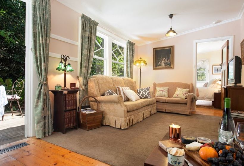 Отель Adeline Bed And Breakfast