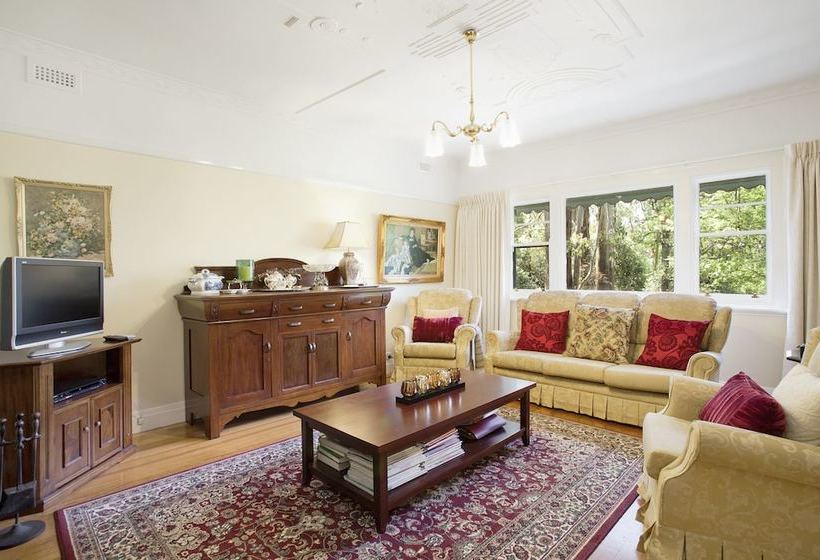 Отель Adeline Bed And Breakfast