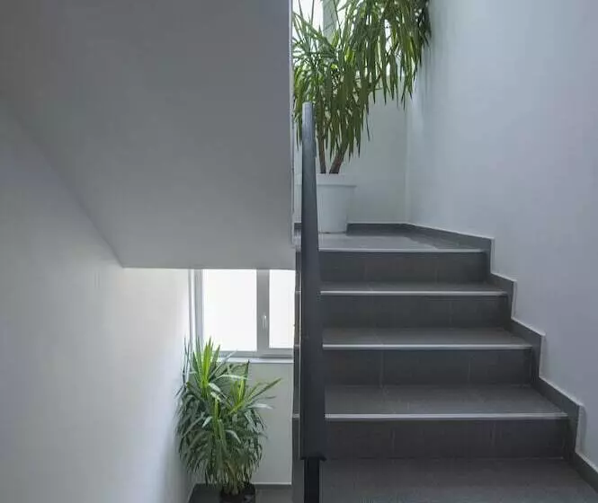 هتل Apartments Djurasevic