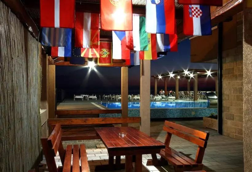 هتل Apartments Djurasevic