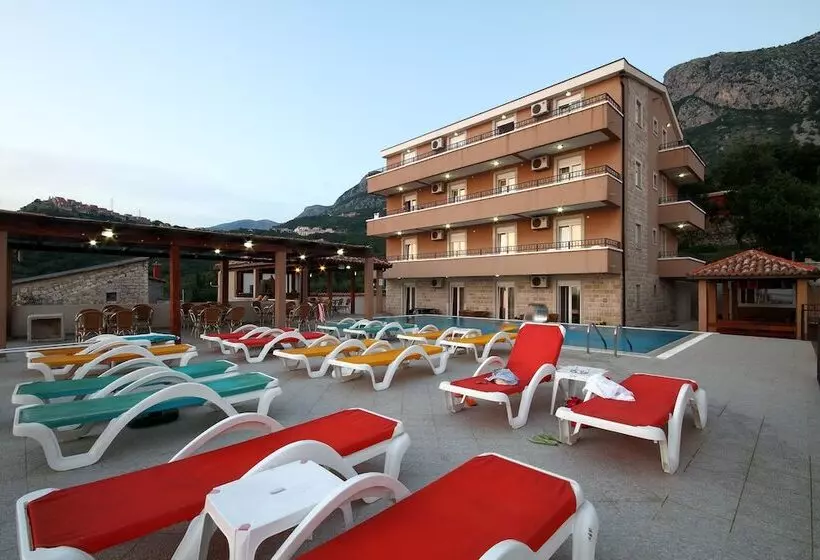 هتل Apartments Djurasevic