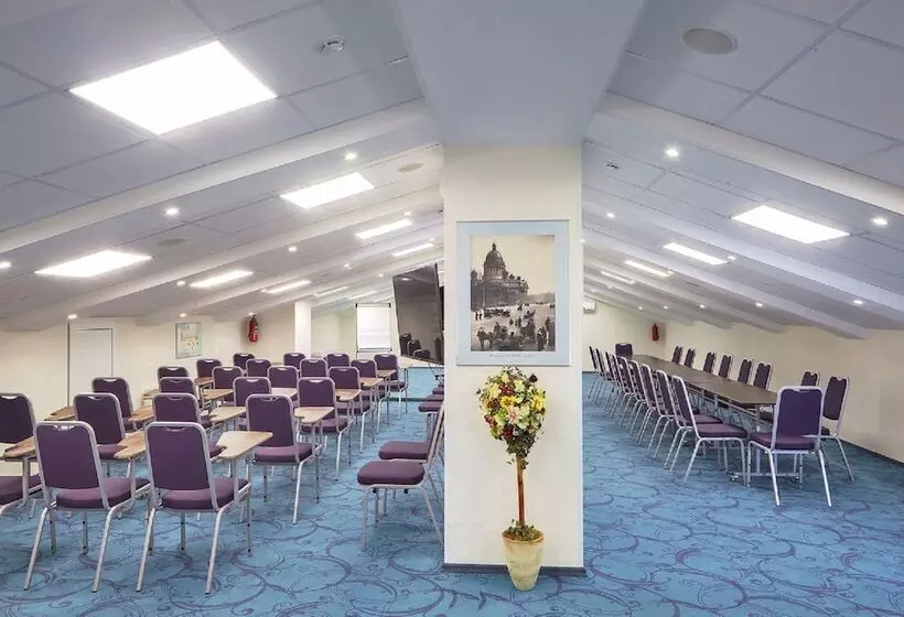 호텔 Cronwell Inn Stremyannaya