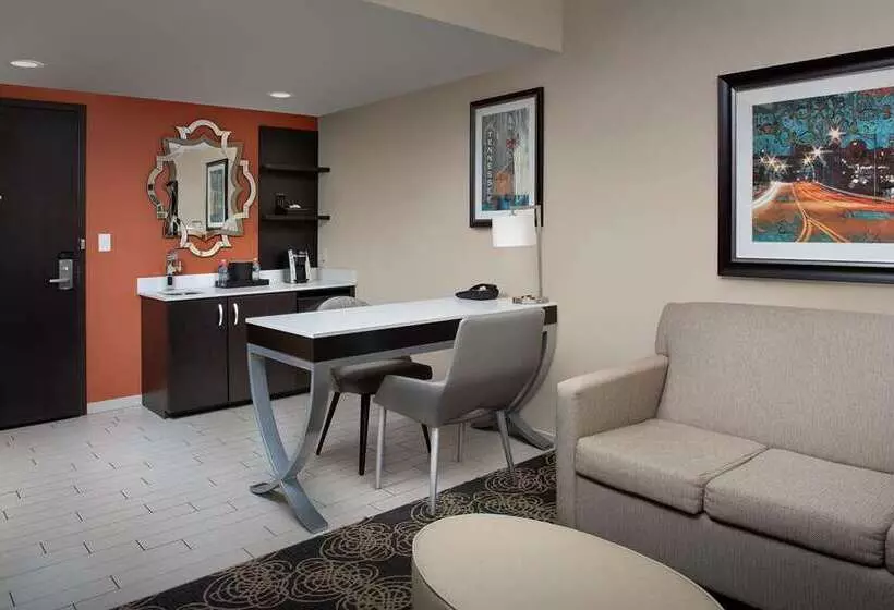 ホテル Embassy Suites By Hilton Knoxville West