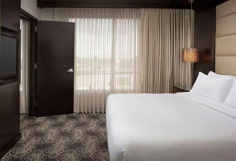 ホテル Embassy Suites By Hilton Knoxville West