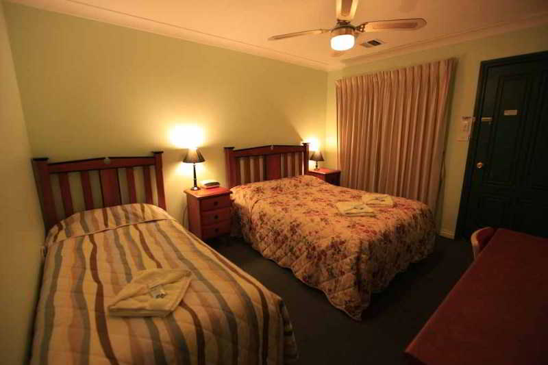 Отель Miranda Lodge