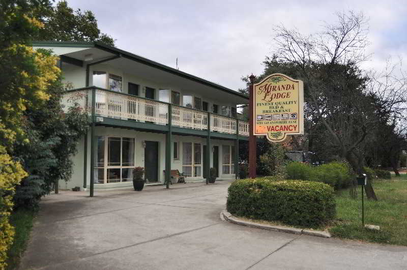 Отель Miranda Lodge