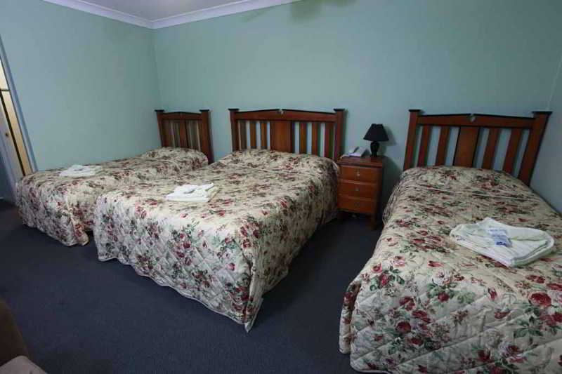 Отель Miranda Lodge