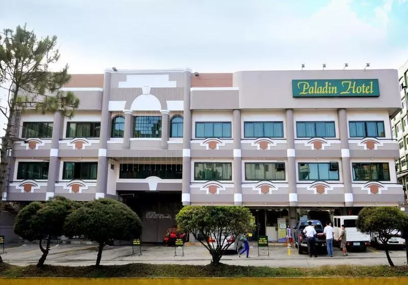 호텔 Paladin