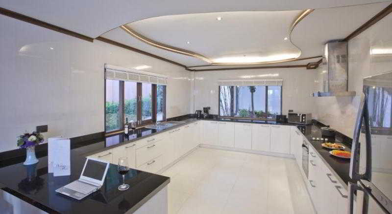 هتل Paradise Island Estate