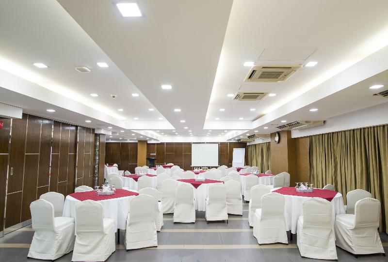 هتل Platinum Suites