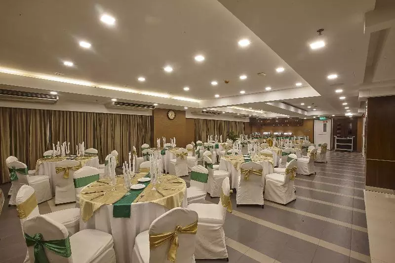 هتل Platinum Suites