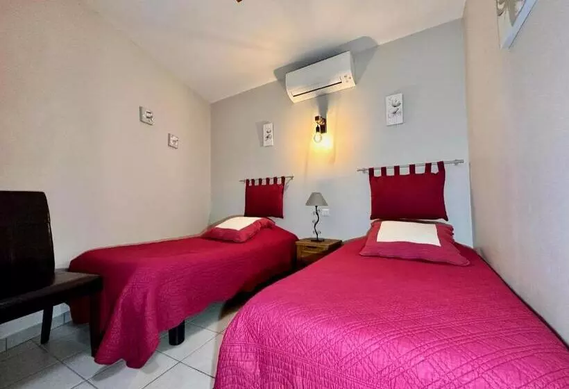 Aamiaismajoitus (B&B) Chambres D Hôtes Les Clapas