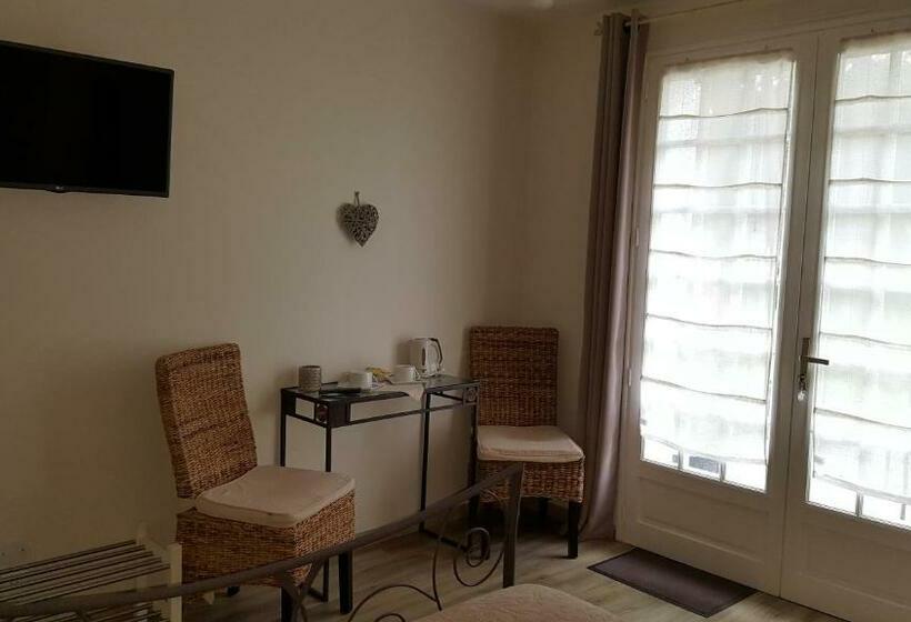 ベッドアンドブレックファースト Les Nymphéas