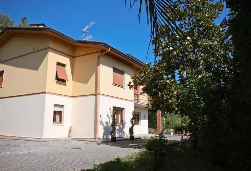 پانسیون Morianese Residence