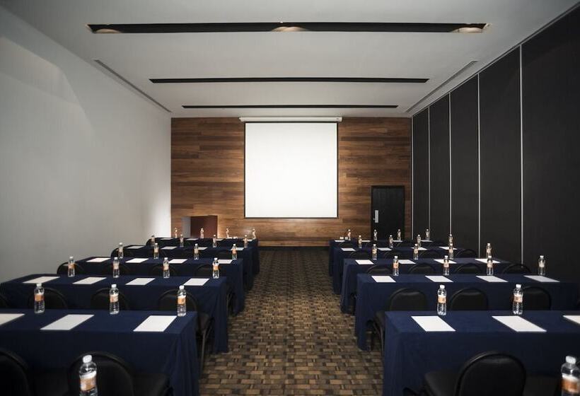 فندق Fiesta Inn Merida