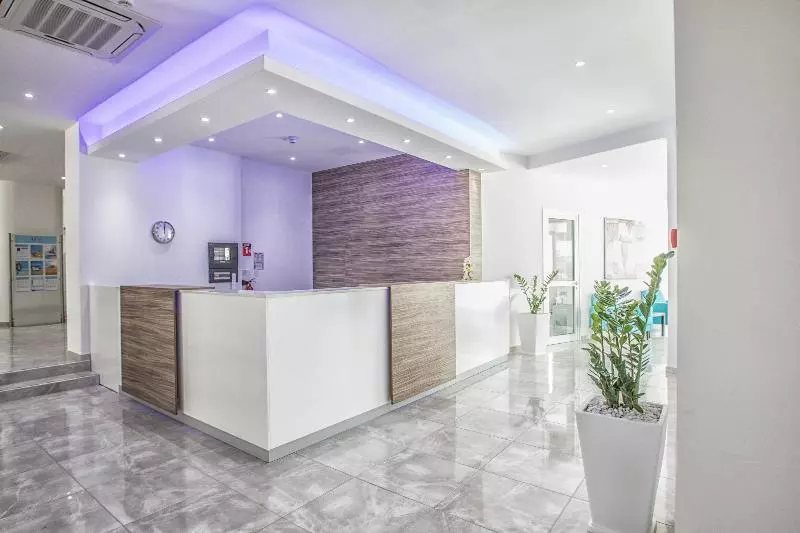 Отель Papantonia