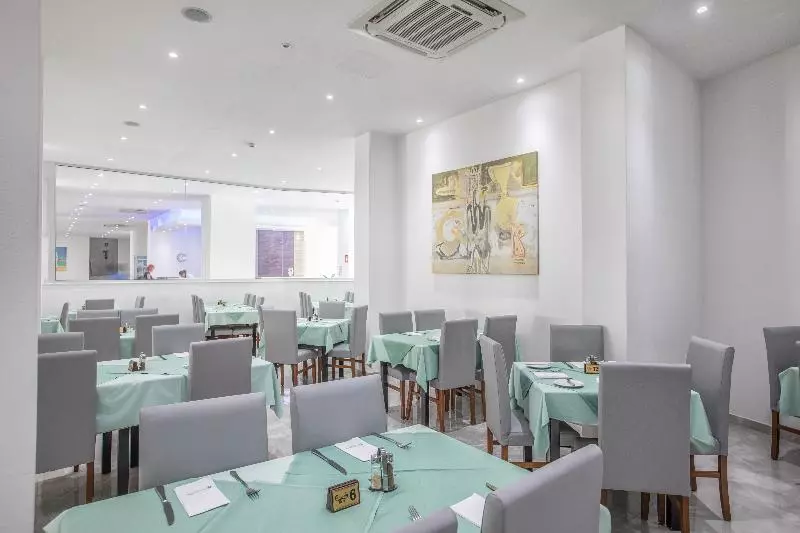 Отель Papantonia